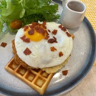 Sunkiss Brunch&ข้าวไข่เยิ้ม คูเมือง