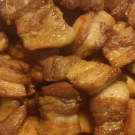 วิรุณ หมูทอดน้ำปลา  (ตลาดลุมพินีชั้น2)