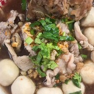 ร้านก้วยเตี๋ยวโกเด้ง โฮเด้งใส่ใจ Nutch นาดี หมู่ 4