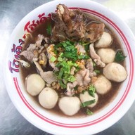ร้านก้วยเตี๋ยวโกเด้ง โฮเด้งใส่ใจ Nutch นาดี หมู่ 4
