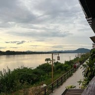 ร้านแม่งามอิ่มอร่อย ถนนคนเดินเชียงคาน