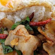 กะเพรายามดึก และเขียวหวานไก่(home kitchen)