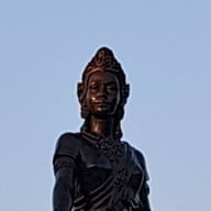 อนุสาวรีย์พระนางจามเทวี