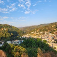 บรรยากาศ สกายวอล์ค แม่สาย วัดพระธาตุดอยเวา