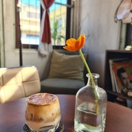 เมนูของร้าน Yann Slow Bar Cafe