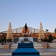 อนุสาวรีย์พระนางจามเทวี