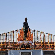 อนุสาวรีย์พระนางจามเทวี