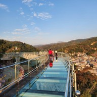 บรรยากาศ สกายวอล์ค แม่สาย วัดพระธาตุดอยเวา