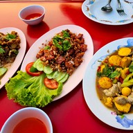 ข้าวต้มแม่อนงค์ (เจ้าเก่าริมเขื่อน)