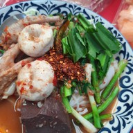 ขนมจีนแม่รัตน์ตลสดชัชวาลลำลูกกาคลอง7 ตลาดชัชวาลลำลูกคลอง7