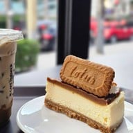 Le Café Phénix Gateway Ekamai