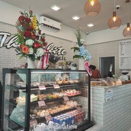 The white cafe at Banpong