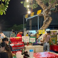 ลาภปาก (แยกไฟแดงตรอกจัทร์)