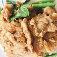 ราดหน้ายอดผัก อภิโภชน์ สูตรต้นตำรับ ซอยรามอินทรา14(ซอยมัยลาภ)