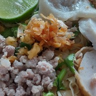 ก๋วยเตี๋ยวอาม่า เจ้าเก่าปากซอยเพชรบุรี42 ลาดกระบัง