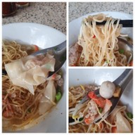 เมนูของร้าน บะหมี่แป๊ะสุน