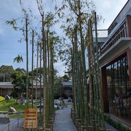 The Bull And Flower Cafe And Eatery