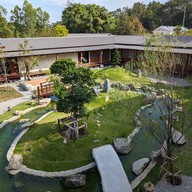 The Bull And Flower Cafe And Eatery