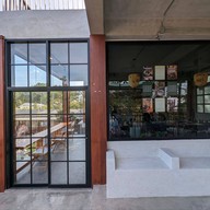 The Bull And Flower Cafe And Eatery