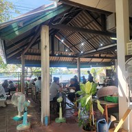 บ้านข้าวมันส้มตำ ตรงข้ามทะเลสาบ 2 (สัมมากร)