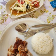 บ้านข้าวมันส้มตำ ตรงข้ามทะเลสาบ 2 (สัมมากร)