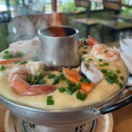 B'bua cafe Sriracha