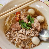 บ้านข้าวมันส้มตำ ตรงข้ามทะเลสาบ 2 (สัมมากร)