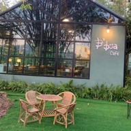 B'bua cafe Sriracha