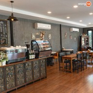 Me Waew Cafe And Bistro