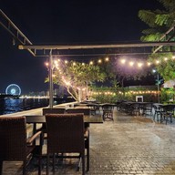 บรรยากาศ Sarin Cafe & River Terrace
