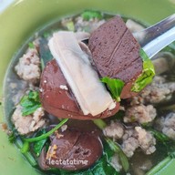 เมนูของร้าน เจ๊เหลียว วัดโรงช้าง โจ๊กฮ่องกง เกาเหลาเลือดหมู
