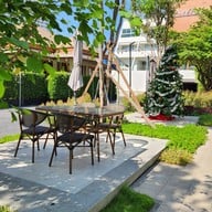 บรรยากาศ Sarin Cafe & River Terrace