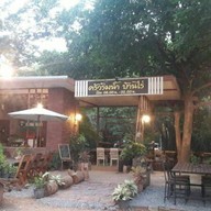 ครัวริมน้ำบ้านไร่ บ้านไร่ จอมทองรีสอร์ท