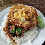 สังวาลย์หมูกรอบ