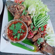 ครัวริมน้ำบ้านไร่ บ้านไร่ จอมทองรีสอร์ท