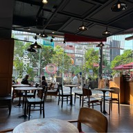 True Coffee เอท ทองหล่อ