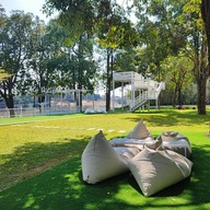 บรรยากาศ The white cafe at Banpong