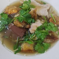 เกาเหลาสามหมูเฮียเลี้ยง
