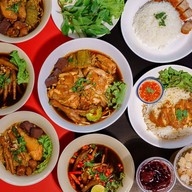 ลิ้มก๋วยเตี๋ยวไก่ตุ๋น หลังมอ