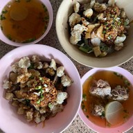 เมนูของร้าน หมี่กากหมูป้าพร