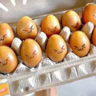 E-egg เค้กไข่ไส้ทะลัก  ถนนศรีโสธรตัดใหม่ หน้าร้านอินสาน