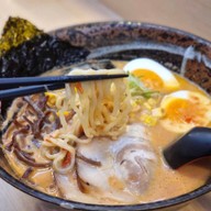 โทมาโตนู้ดเดิ้ล ซอยธนิยะ