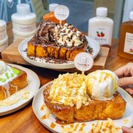 โมจิผลไม้ครีมชีส JJ และขนมปังญี่ปุ่นToastally U สาขา 2 ห้วยแก้ว