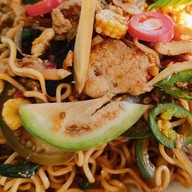 เมนูของร้าน ผัดกะเพราพ่นไฟ อาหารตามสั่ง ผัดหมี่โคราช เมนูเส้น แกงป่า แกงกะทิ ผัดเผ็ด by เชฟคิง