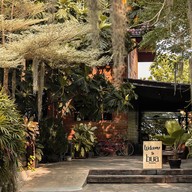 BUA Riverside ผัดไทย กุ้งแม่น้ำเผา