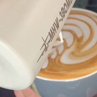 Her Room Specialty Coffee สุขุมวิท 107 แบริ่ง 26