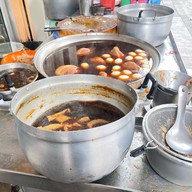 ข้าวขาหมูนายกวง