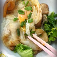 เมนูของร้าน ก๋วยเตี๋ยวคั่วไก่ สวนมะลิ (Chicken Noodles Suan Mali) วัชรพล ก๋วยเตี๋ยวคั่วไก่ สวนมะลิ (Chicken Noodles Suan Mali) วัชรพล