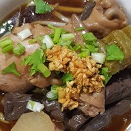 ก๋วยเตี๋ยวไก่ตุ๋นมะระ - กอไก่ก้อย สาขาทรายทอง