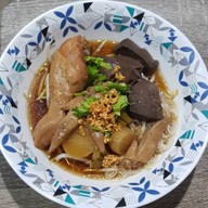 ก๋วยเตี๋ยวไก่ตุ๋นมะระ - กอไก่ก้อย สาขาทรายทอง